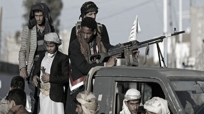 في ريمة .. قيادي حوثي يعتدي على مواطن بسوق شعبي دون مبرر | اسماء وتفاصيل