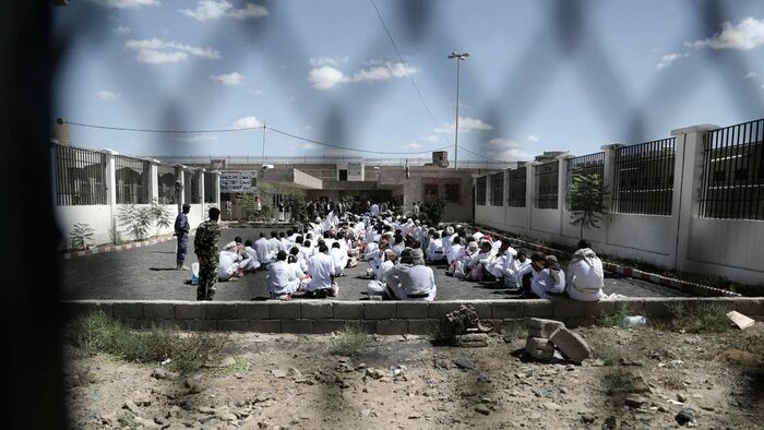 بسبب "محاضرة عبدالملك الحوثي " .. وفاة مختطف في سجون الحوثيين بعد حرمانه من العلاج | اسماء وتفاصيل