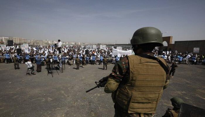 1500 (عاقل) اصبحوا من المواليين .. الحوثي يقيل 52 مسؤول في صنعاء عقب رفضهم تنفيذ هذا الأمر