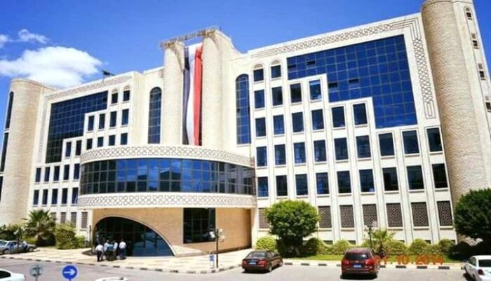 بنزين مغشوش وشر البلية ما يضحك.. تصريح حوثي يثير السخرية في صنعاء