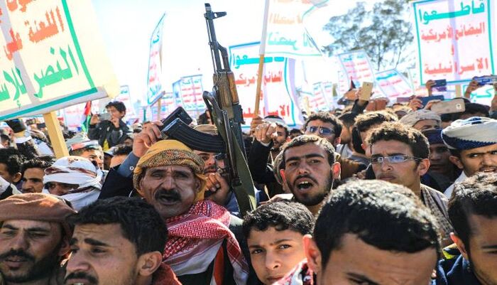 بالاسماء | مصير مجهول لقيادات حوثية بارزة عقب غارات استهدفت منظومة الصواريخ | شاهد