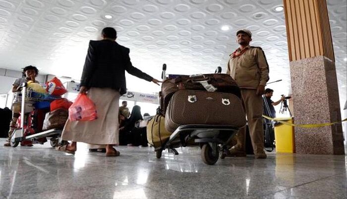 في مطار صنعاء.. الحوثي يصادر على المسافرين الكومبيوترات والجوالات والكاميرات وحملة اختطافات واسعة