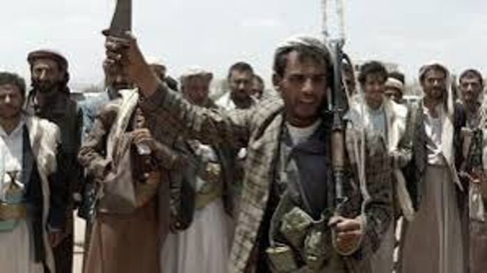 في مأرب .. مواجهات دامية بين فصائل حوثية داخل معسكر كوفل اثر اعتداء جنسي ارتكبه هذا القيادي | اسماء وتفاصيل