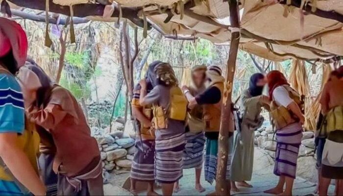 تقارب تكتيكي ومشروع واحد .. ضربات أمريكا تكشف التحالف السري للحوثي والقاعدة والإخوان