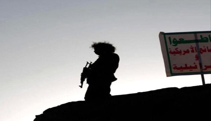 في صنعاء.. تصريح قاضي يكشف تورط مؤسسات مالية في صفقات فساد مع قيادات حوثية وأكثر من نصف مليار دولار ضرائب “مفقودة” يستحوذن  عليها