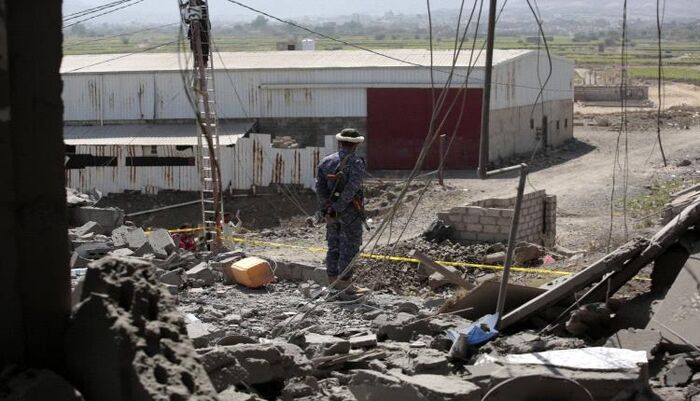 تلفيق التهم - تصويرك منزل مدمر قد يجعلك جاسوساً.. الحوثيون يشنون حملة اعتقالات وحشية بهذه المحافظات