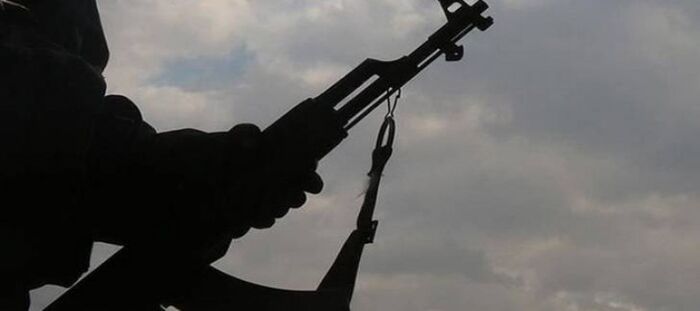 فوضى السلاح في إب.. شجار ينتهي بإصابة سائق باص بطلق ناري