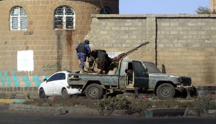 هزت اورقة الحكم والمجتمع | ليلة القبضة الحديدية في صنعاء: الحوثي يفرض الإقامة الجبرية على كبار رجال الدولة