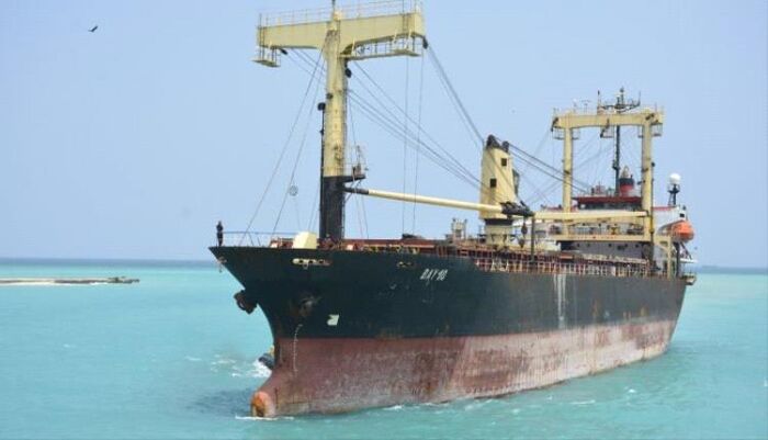 واشنطن تُطلق تحذيرًا ناريًا: عقوبات ساحقة بانتظار ناقلات الوقود المتعاملة مع الحوثيين  وناقلات نفط ايرانية تتحدى العقوبات وسفينة غاز تبحر من عُمان نحو ميناء رأس عيسى