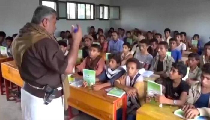 في الحديدة | الحوثيون يقايضون أبناء المحافظة.. المساعدات مقابل تسجيل أطفالهم في المعسكرات