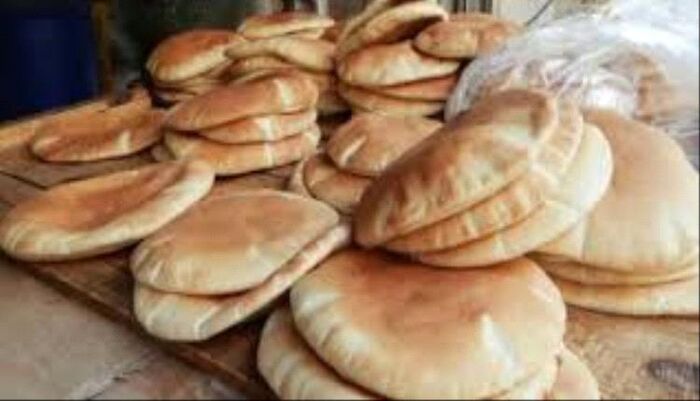 في تعز | وثيقة تكشف تورط الصناعة والتجارة بمخالفة كبرى.. خباز يكشف أرباحاً خيالية تصل إلى 400% من رغيف الخبز | شاهد