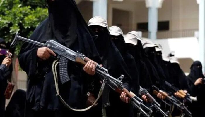 في صنعاء .. مسلحات حوثيات يقتحمن قاعات اختبار الثانوية  ويفرض محاضرات طائفية