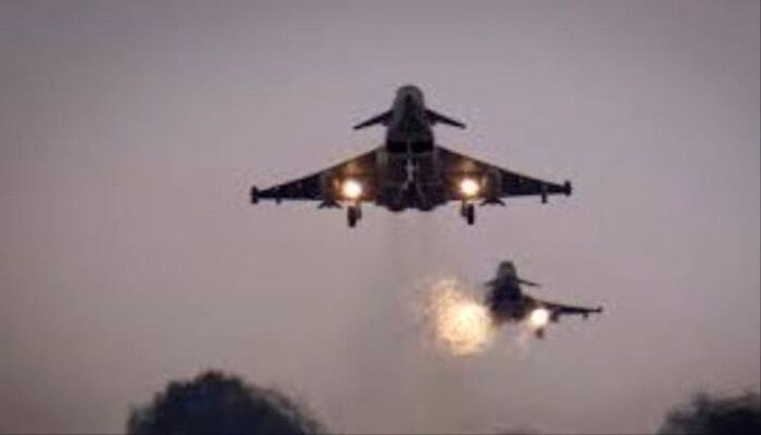 شاهد | قيادي حوثي كبير يعدم زوجته رميا بالرصاص في منزل والدها.. أفرغ المخزن برأسها | اسماء وتفاصيل