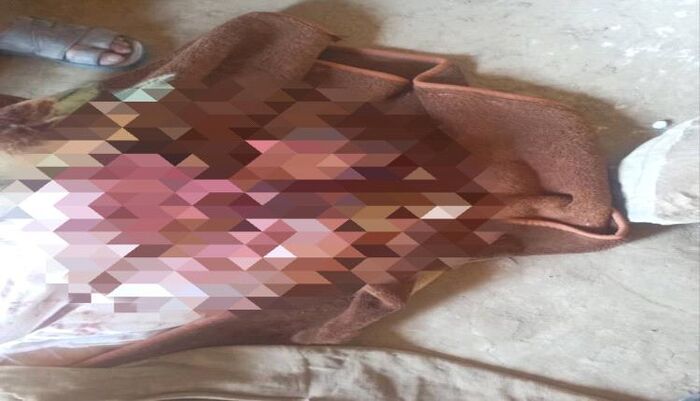 في جريمة هزّت اليمن .. شاب يذبح والده بفأس بعد دورة حوثية.. مسح ملامح وجه بعدة ضربات قاتلة