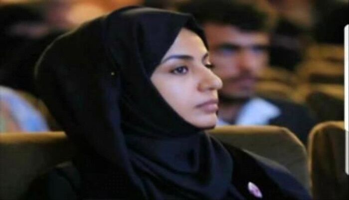 ناشطة سياسية وابنة قيادي حوثي بارز تم تصفيته تسخر من مزايدة الجماعة بقضية غزة | تقدمون أرواح الناس تضحية