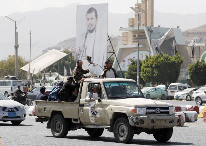 في 5 محافظات.. الحوثيون يداهمون 532 منزلاً ويختطفون 212 مواطناً خلال 20 يوماً