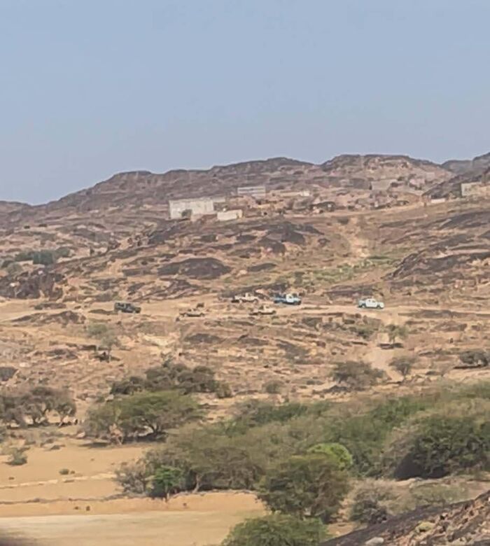 اشتباكات دامية في مأرب .. مواجهات قبلية عنيفة بالعبدية إثر استيلاء الحوثيين على أراضٍ وتحويلها إلى مقابر لقتلاهم