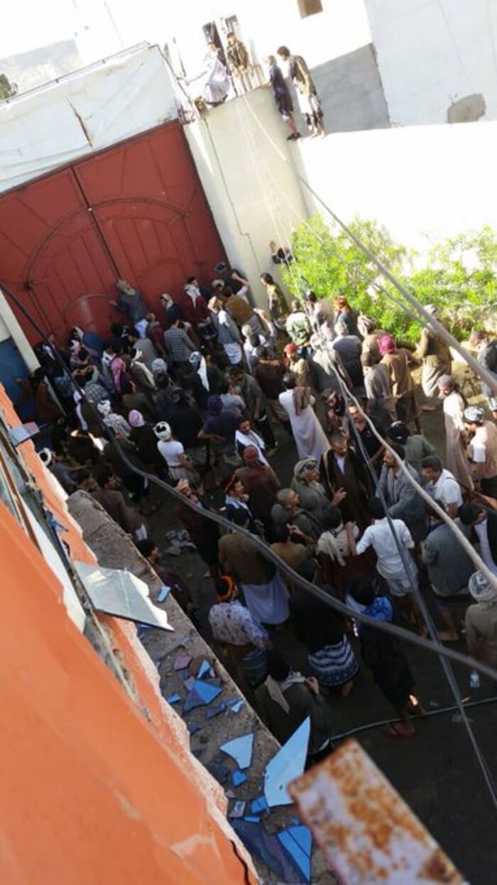 شاهد | احتجاجات داخل سجن قحزة في صعدة ضد تحويل المعتقلين إلى أهداف عسكرية | فيديو وتفاصيل