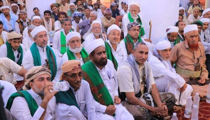 محاولة خطيرة لاضفاء صفة "ولي الامر" عليه  | كشف المستور: الحوثي يُجبر العلماء على تزوير تفويض ديني له.. وتهديد المعارضين بهذا الأمر