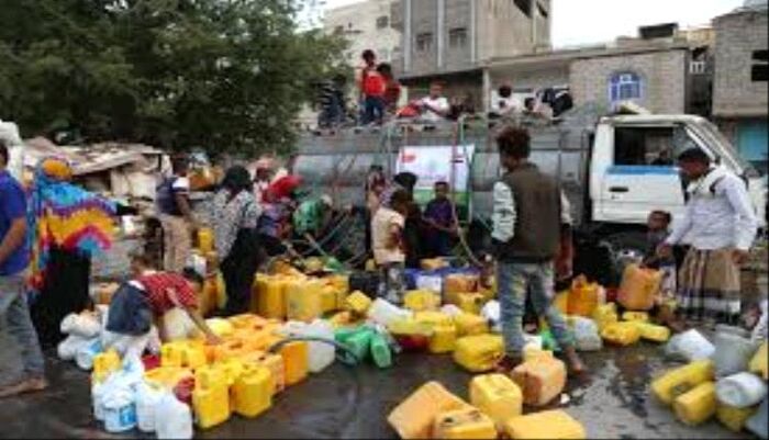 في تعز .. انفجار عطش بالمدينة : أسعار المياه تشتعل بعد اجتماع فاشل لسلطة الإخوان