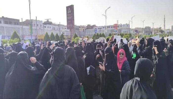 في اليمن | ثورة نسائية بالعاصمة عدن للمطالبة بتحسين الأوضاع المعيشية والخدمية