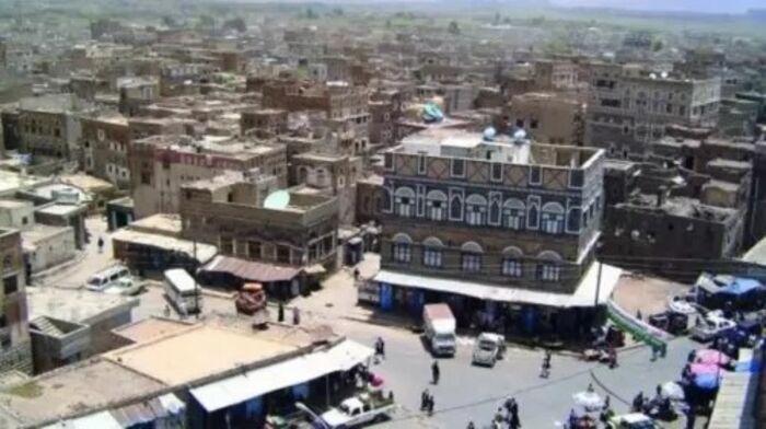 في إب.. عنصر حوثي يصب زيتاً مغلياً على بائع مُسن بالعدين | اسماء وتفاصيل