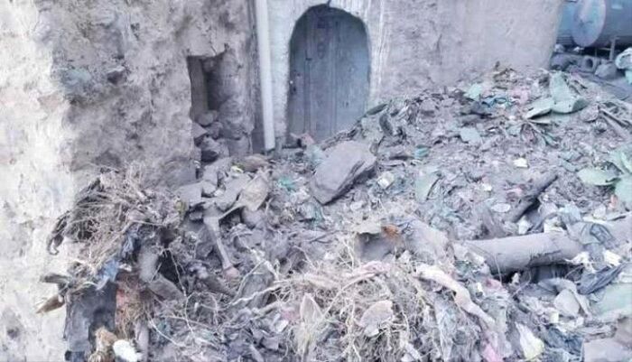 في إب.. الإهمال يتسبب في انهيار قلعة تاريخية بالمحافظة والضرر يطال منازل مواطنين