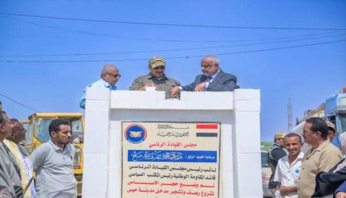 رسالة تنموية وعسكرية .. طارق صالح يُطلق شرارة الإعمار من قلب حيس ويتوعد بتحرير الحديدة: لا تراجع عن دحر أدوات إيران