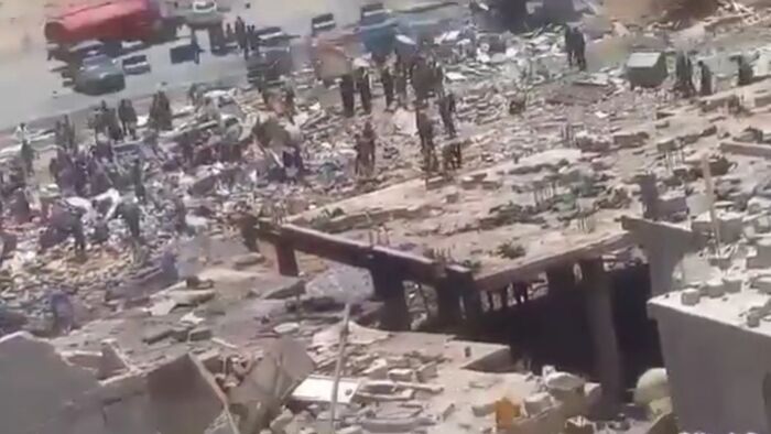 في صنعاء | كارثة الحتارش: أكثر من 40 قتيلاً وتدمير 9 منازل بانفجار مخزن أسلحة حوثي وسط حي سكني