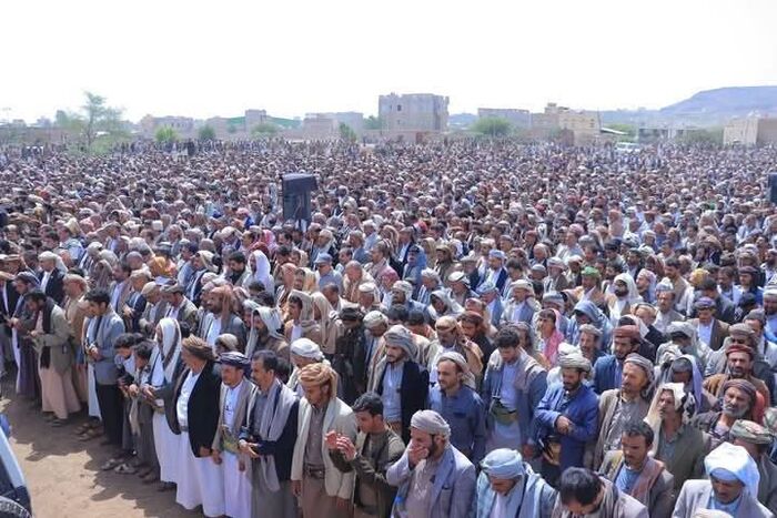 قالها الشارع الصنعاني، دون صراخ: "نحن هنا.. نرفضكم في صمت، وننتظر ساعة الخلاص"| صنعاء تنتفض في جنازة: آلاف يشيّعون جمعان ويحوّلونها إلى استفتاء صامت ضد الحوثي