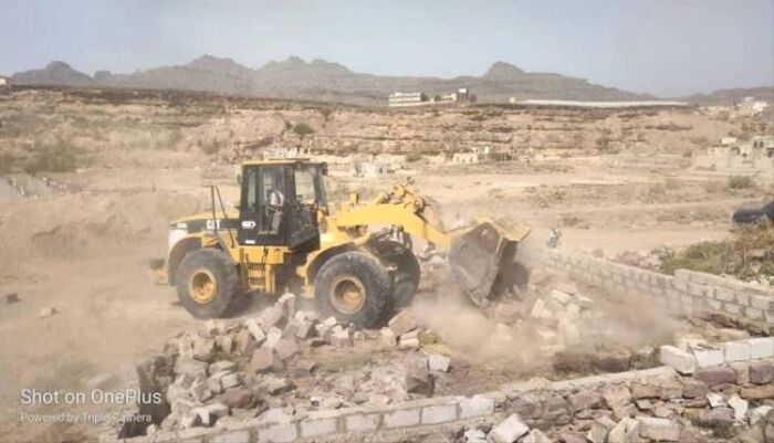 في الضالع | هجوم جرافات الحوثي على منازل المواطنين بدمت وسط سخط شعبي واسع