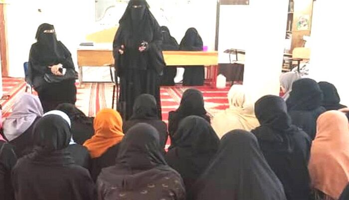 شاهد | فضيحة كبرى في صنعاء : عبدالملك الحوثي يجرّ آلاف البنات إلى معسكرات خطيرة | تفاصيلها