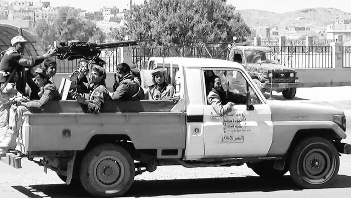 تفاصيل مؤلمة .. مواطن تهامي يموت قهراً بعد زوجته بسبب بطش الحوثيين وقطع راتبه في الحديدة | أسماء وتفاصيل