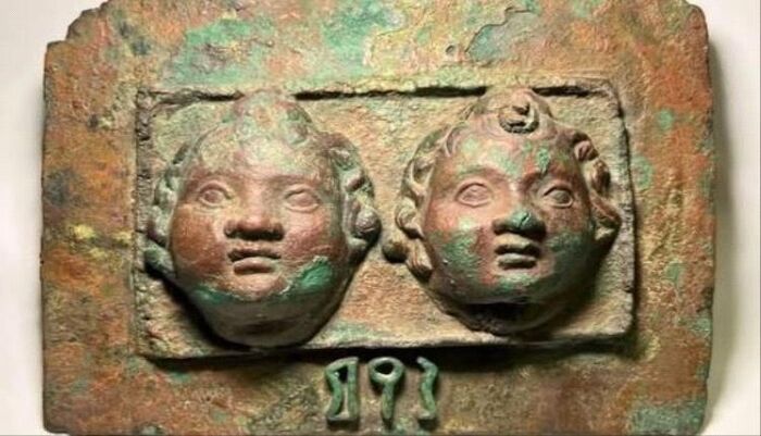 في تل ابيب | سرقة حضارة على مرأى العالم.. آثار اليمن تُعرض للبيع بـ مزاد إسرائيلي وسط صمت دولي مخزٍ | تفاصيلها