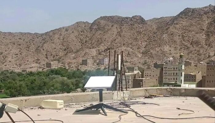 في صنعاء.. حملة حوثية تقتحم بيوت المواطنين بحثًا عن أجهزة "ستارلينك"