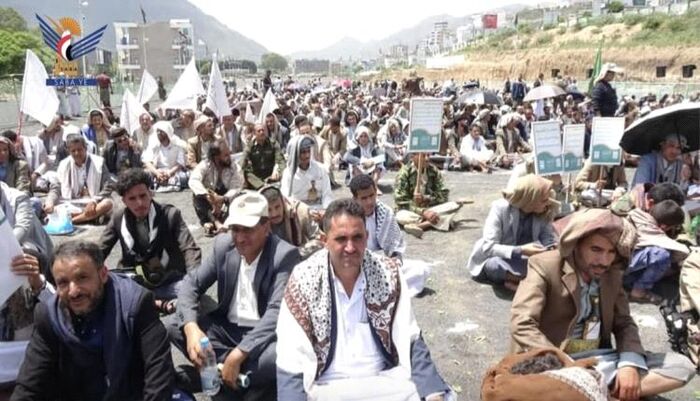 شلل تام | حصار داخلي في إب.. الحوثيون يغلقون المدينة ويجبرون الموظفين على حضور فعالية طائفية بالقوة