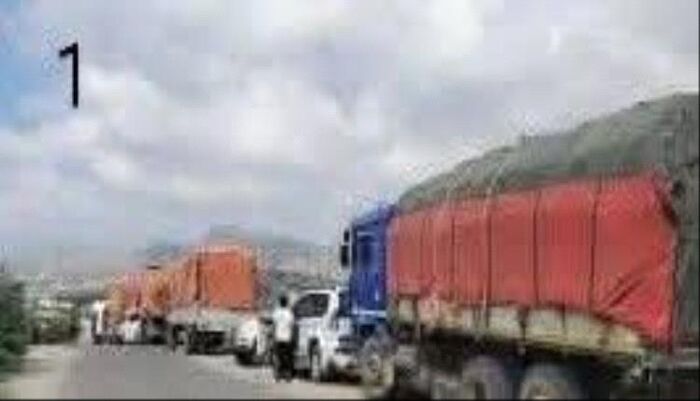 فضيحة مدوية وسابقة خطيرة ..  جمركة "كدحة تعز" تفجّر الغضب الشعبي: موجة غلاء وشيكة والمواطنون يصرخون كفى عبثًا