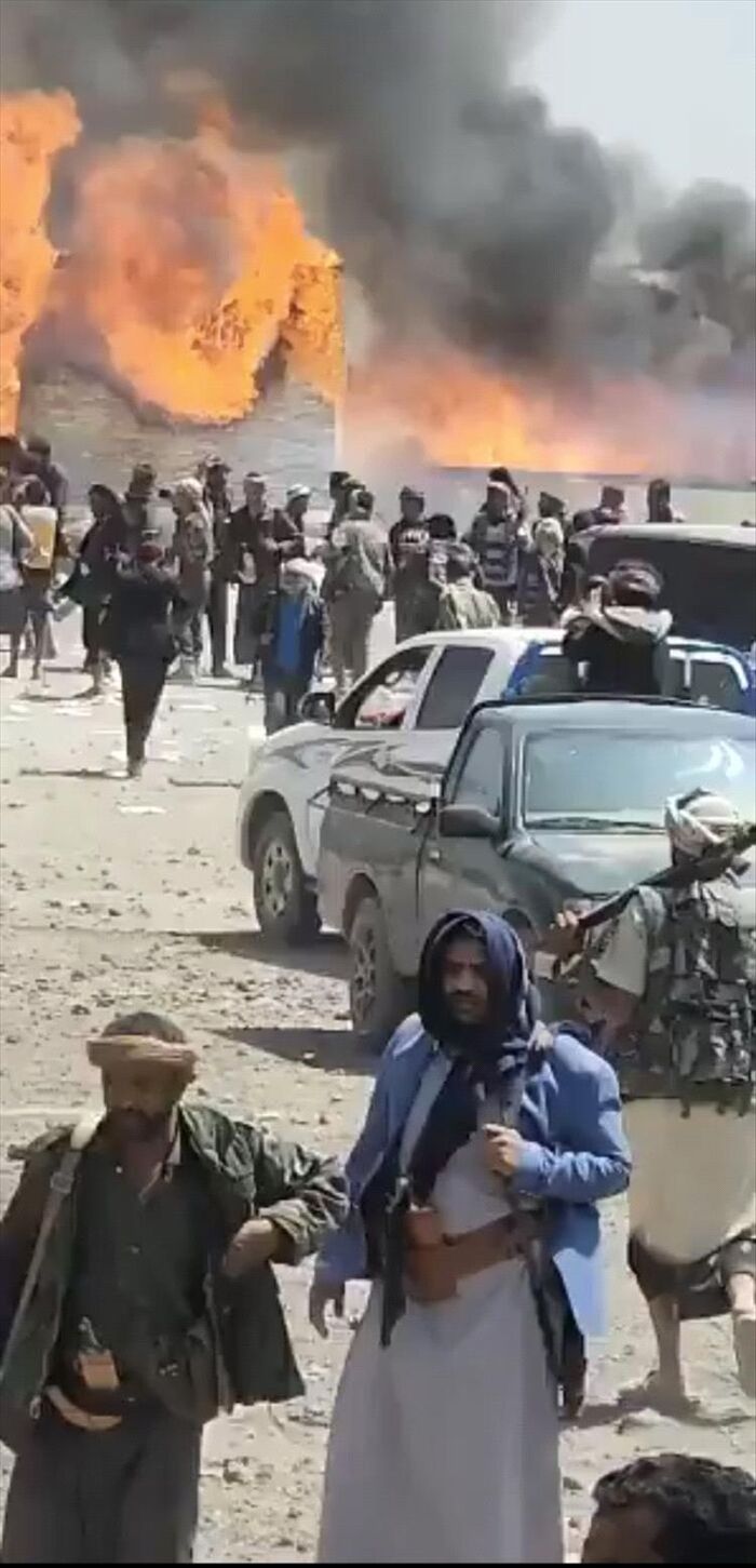 تصعيد غير مسبوق في ذمار | اقتحام مركز للحوثيين وإحراقه.. قبائل عنس تعلن انتفاضة عارمة ذراع ايران بالمحافظة