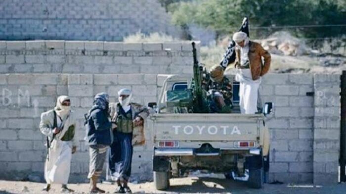 اشتباكات "حامية الوطيس" في الجوف: اغتيال شيخ قبلي برصاص مسلحين حوثيين يُفجّر اشتباكات قبلية بالحزم