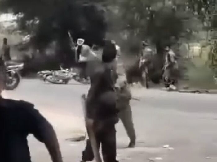 شاهد | اشتباكات عنيفة إثر محاولة مسلحين حوثيين اختطاف شاب في البيضاء (فيديو)