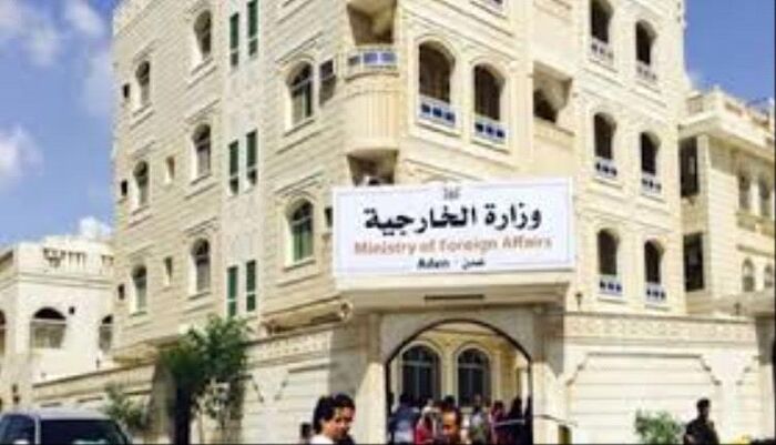 في اليمن | حكومة تجوّع شعبها وتغدق على دبلوماسييها.. 70 تعيين خارجي برواتب فلكية في بلد بلا رواتب ولاخدمات