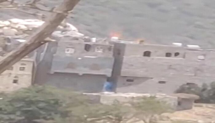 حملة استئصال للتيار السلفي | صوت القرآن تحت النار: الحوثي يقصف السلفيين ويحرق اتفاقات التعايش في ريمة وإب وذمار