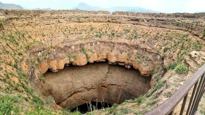 شاهد | العبث الممنهج .. الحوثيون يجرفون "حرضة دمت".. معلم جيولوجي نادر يتحول إلى ثكنة أمنية | وثائق وتفاصيل