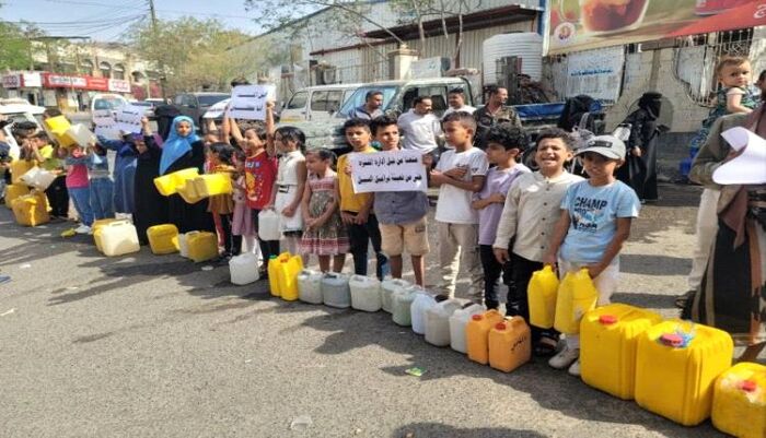 الحرمان المتعمد | احتجاجات غاضبة في تعز بسبب تفاقم أزمة المياه.. دعوات لتدخل عاجل من الرئاسة