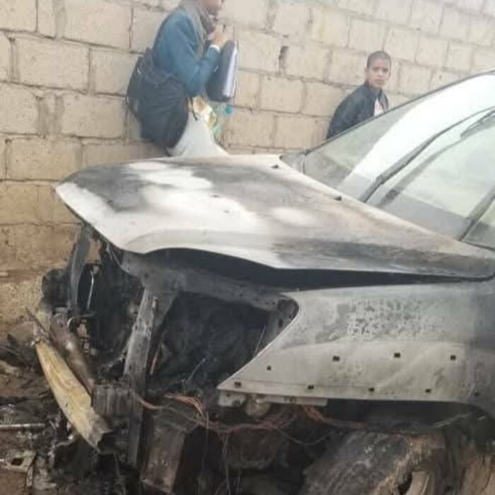 تصاعد الاعتداءات على الممتلكات العامة والخاصة بصنعاء.. مجهولون يُحرقون سيارة قاضٍ في حي سعوان | شاهد