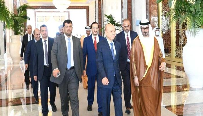 اتهامات خطيرة .. ناشط يفضح المتآمرين: كلما ضعف الحوثي انهارت المناطق المحررة بإرادة السعودية والمجلس الرئاسي