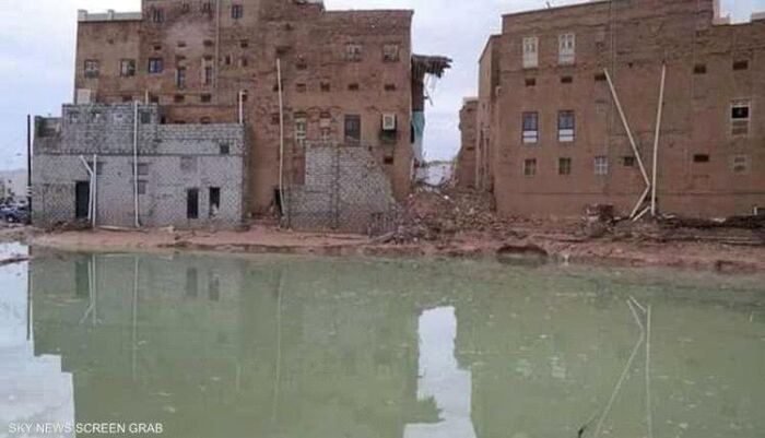 في اليمن | محافظة على موعد مع العاصفة.. تحذيرات رسمية من سيول جارفة وأمطار رعدية حتى نهاية الأسبوع