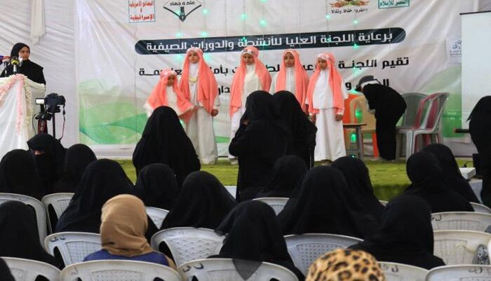 الزام طالبات المدارس ارتداء الزي الايراني .. الحوثي يجر بنات صنعاء إلى الشادور بالقوة