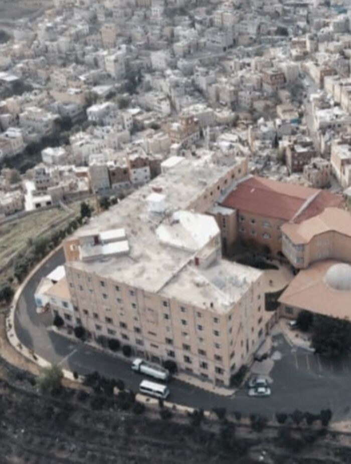 اخطر الضربات واستهدف التعليم | فصول سيطرة وتدمير ممنهجة لجامعة العلوم والتكنولوجيا في صنعاء بيد مليشيا الحوثي