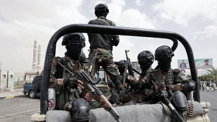 التوترات القبلية في عمران تتصاعد .. هجوم حوثي بالأسلحة الثقيلة على منازل مأهولة بالعصيمات